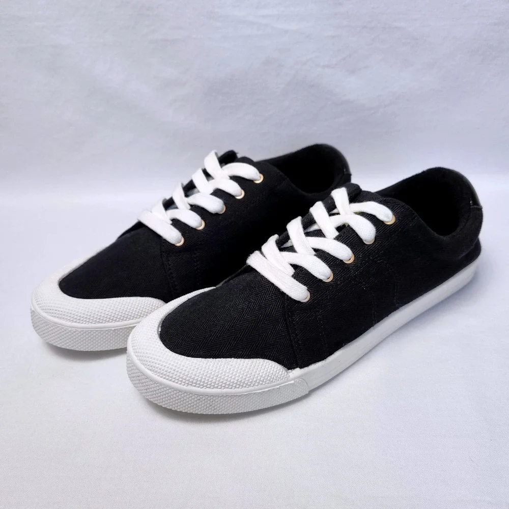 NEW ROXY PIERVIEW CANVAS LACE UP SNEAKERS‎ LOW TOP SHOES WOMENS 10 BLACK WHITE